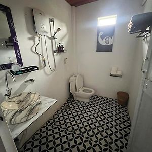 Bed 6-Bed Dormitory Room